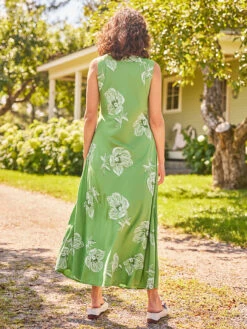 Field Flower Bias-Shape Dress